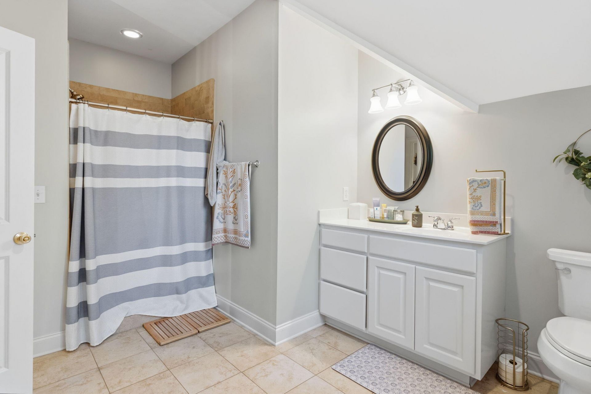 215 Summer Breeze Way Photo 13