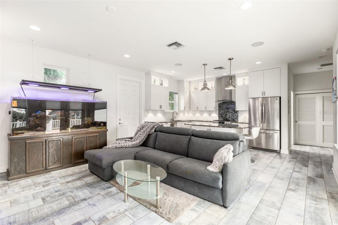 6914 S Wall Street, Tampa, FL 33616 Photo