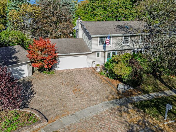 218 Londonderry Court, Mundelein, IL 60060