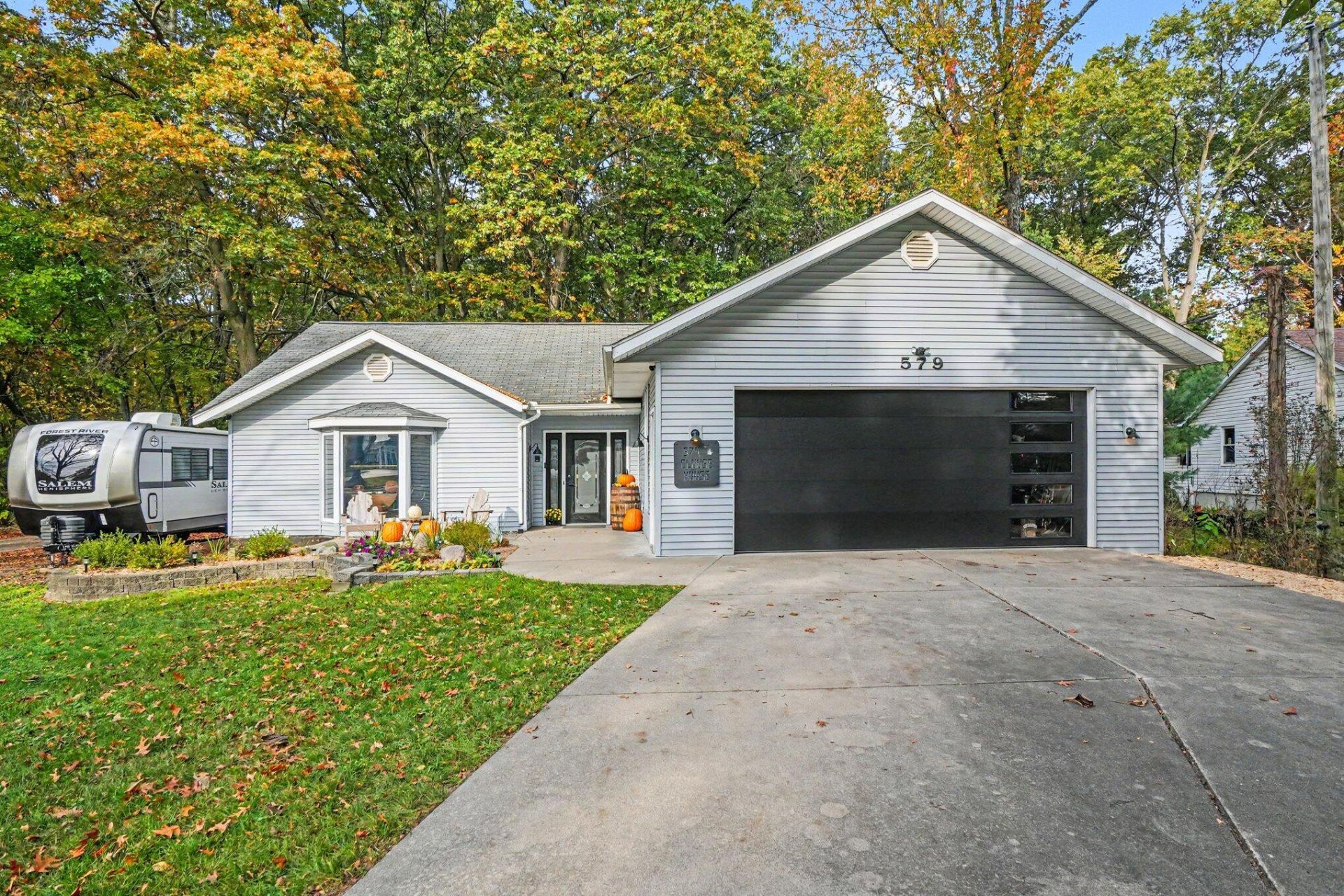 579 Howard Avenue, Holland, MI 49424 Main Photo