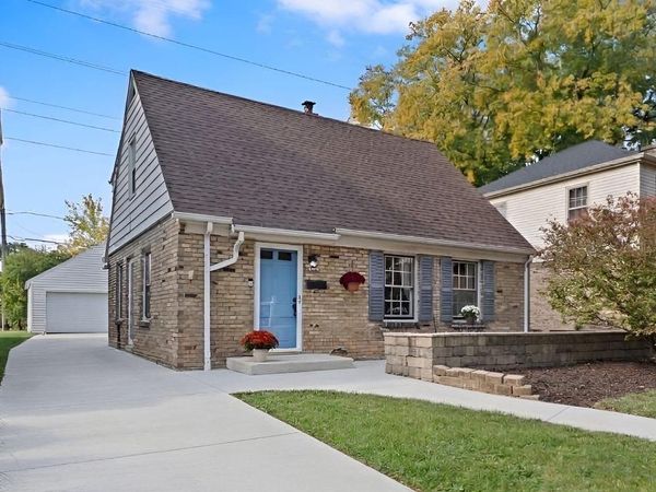 5755 N Argyle AVENUE, Glendale, WI 53209