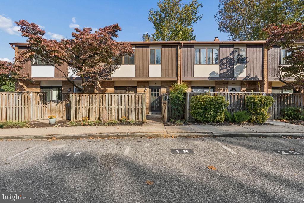 18 PINE BARK COURT , COCKEYSVILLE, MD 21030