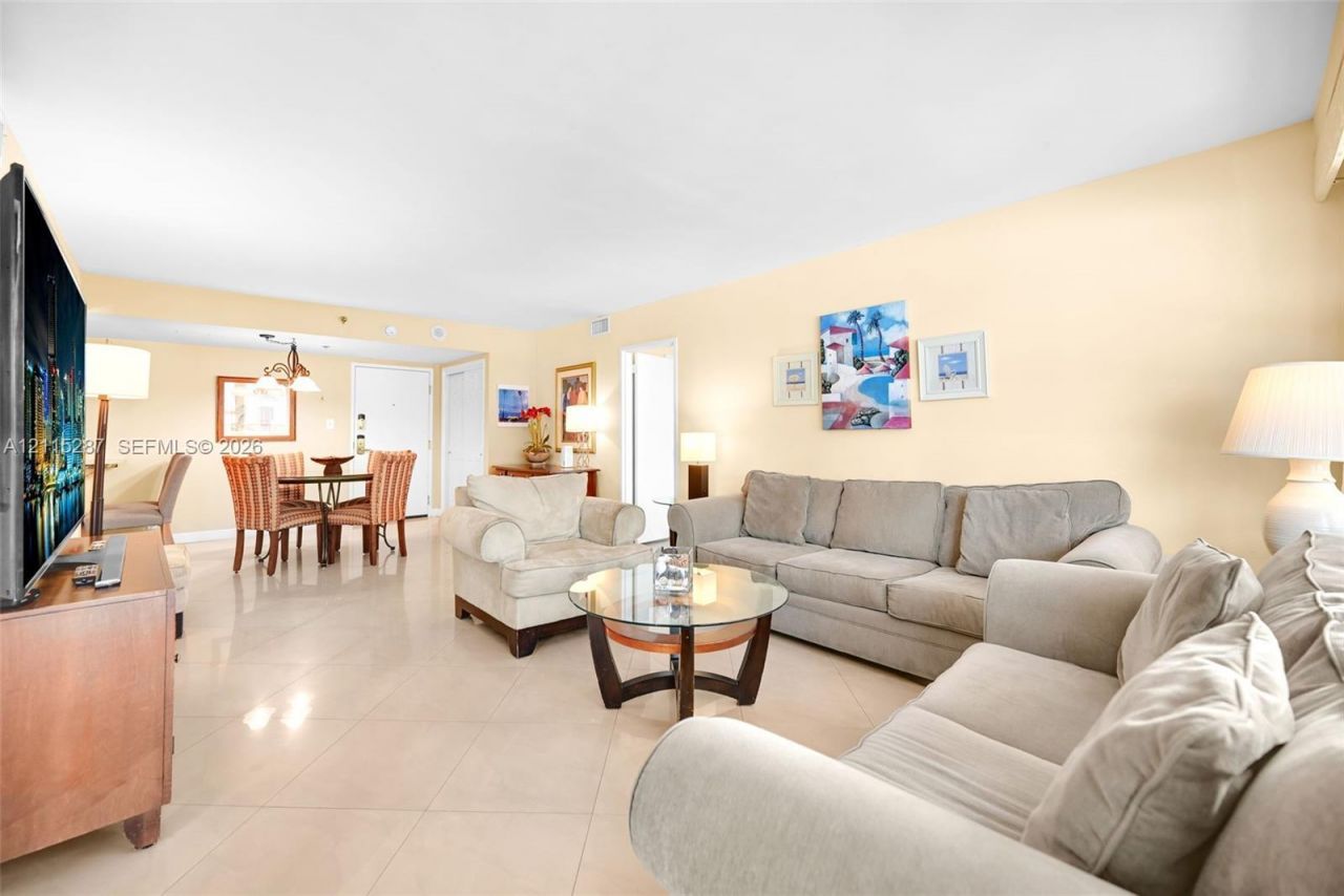 5225 Collins Ave , Unit 511, Miami Beach, FL 33140 Photo