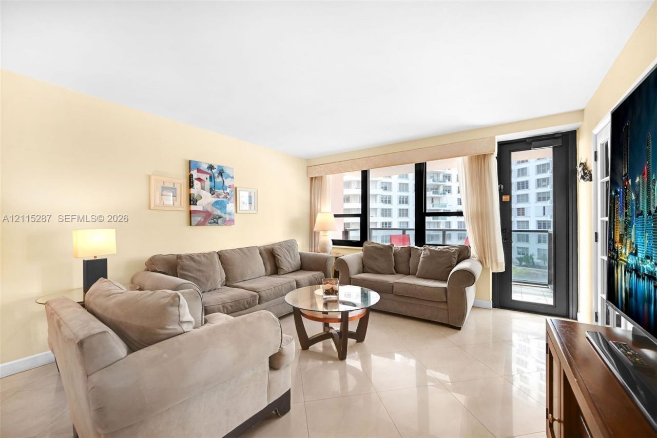 5225 Collins Ave , Unit 511, Miami Beach, FL 33140 Photo