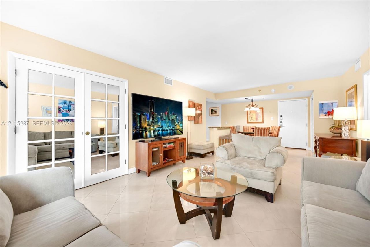5225 Collins Ave , Unit 511, Miami Beach, FL 33140 Photo