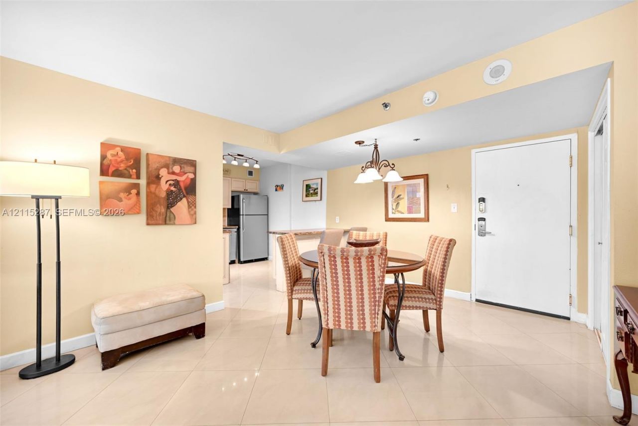 5225 Collins Ave , Unit 511, Miami Beach, FL 33140 Photo