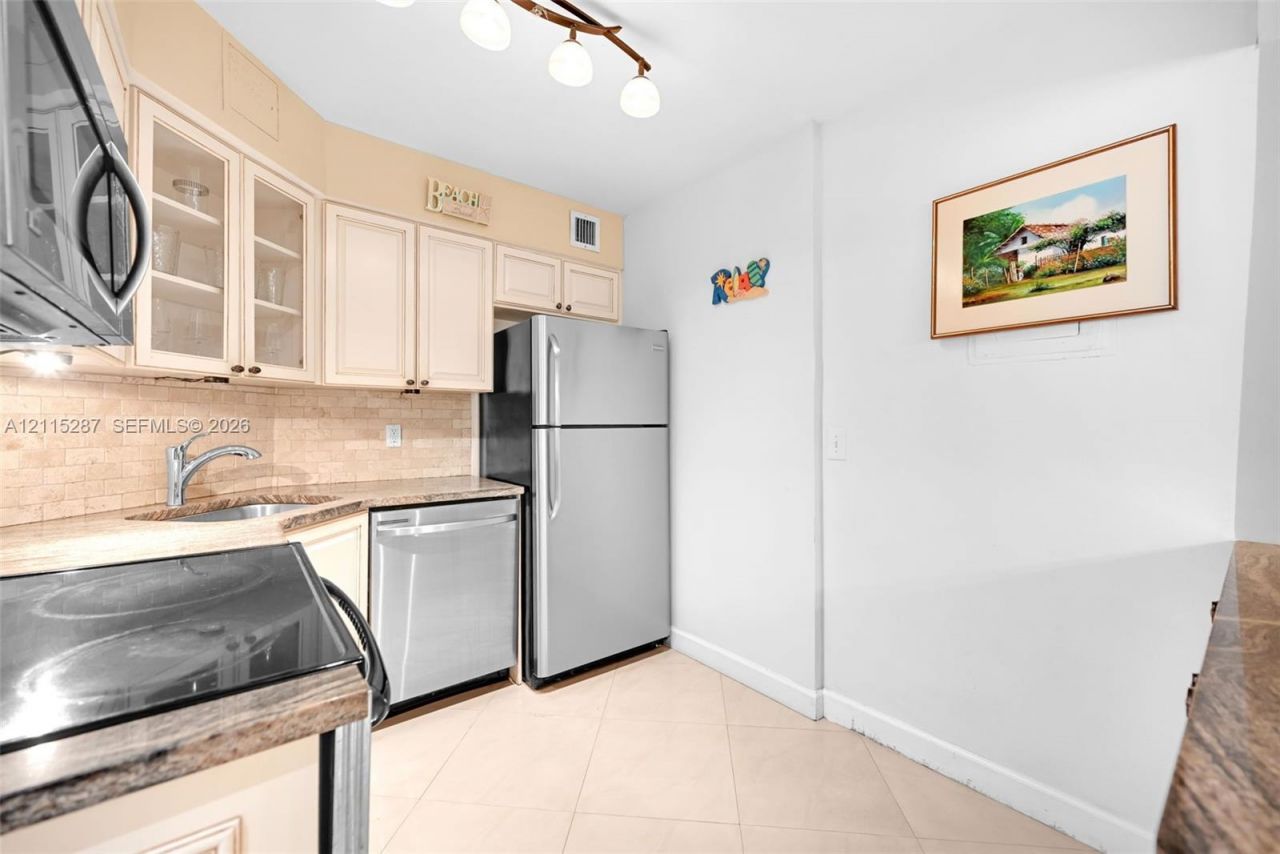 5225 Collins Ave , Unit 511, Miami Beach, FL 33140 Photo