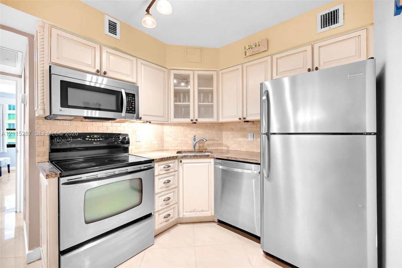 5225 Collins Ave , Unit 511, Miami Beach, FL 33140 Photo
