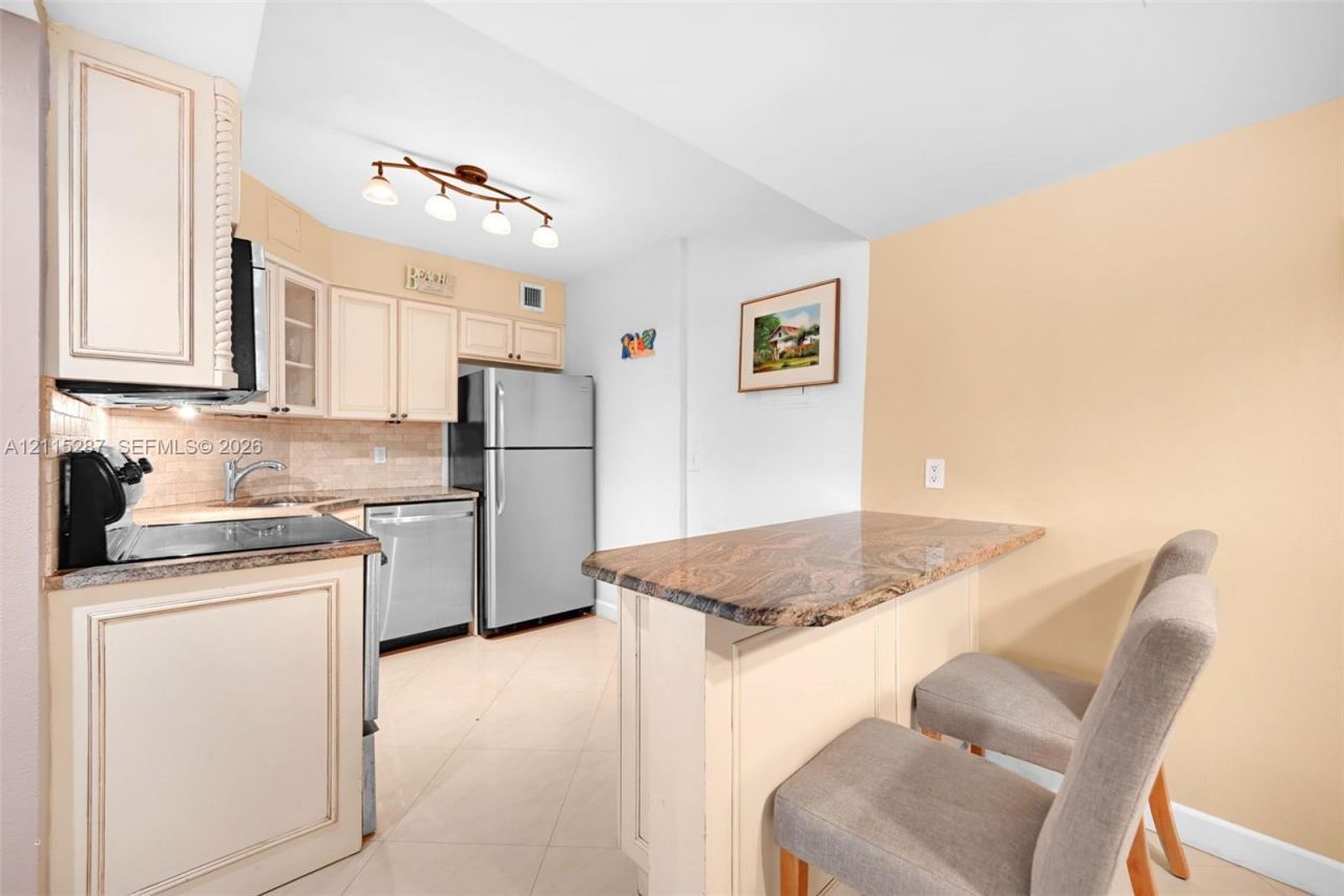 5225 Collins Ave , Unit 511, Miami Beach, FL 33140 Photo