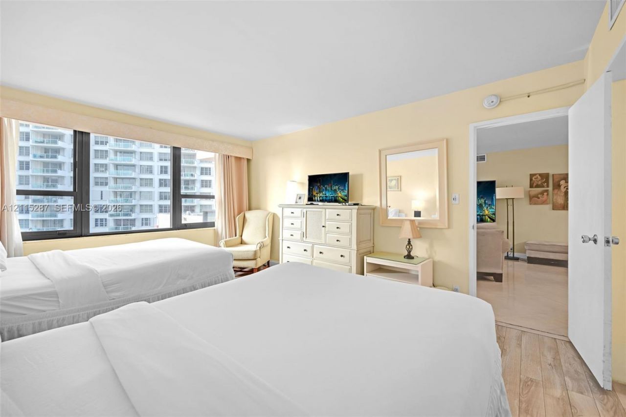 5225 Collins Ave , Unit 511, Miami Beach, FL 33140 Photo