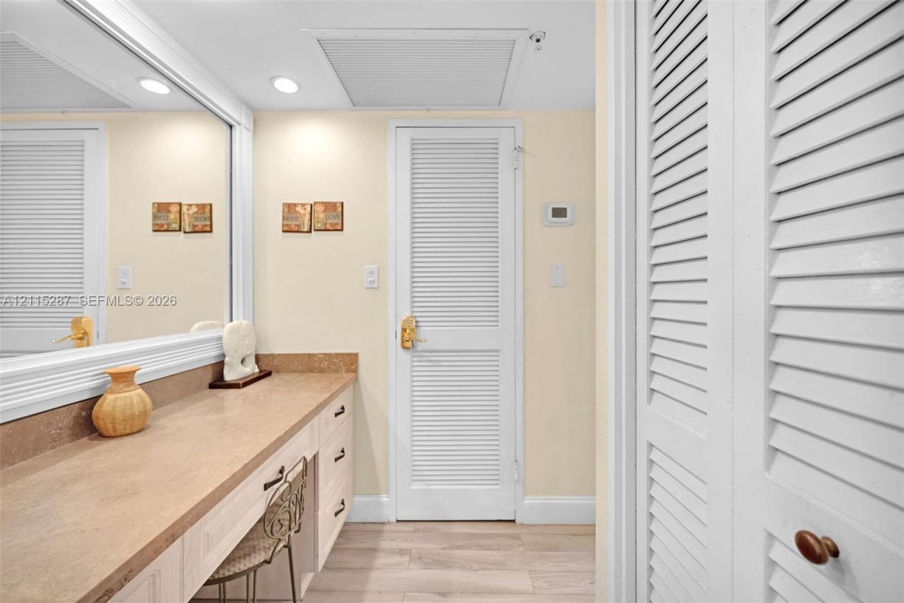 5225 Collins Ave , Unit 511, Miami Beach, FL 33140 Photo