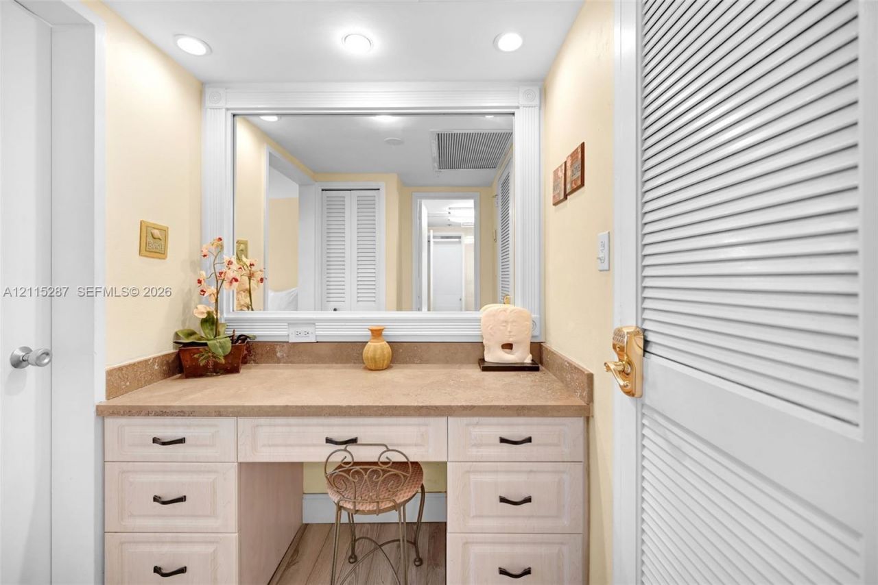 5225 Collins Ave , Unit 511, Miami Beach, FL 33140 Photo