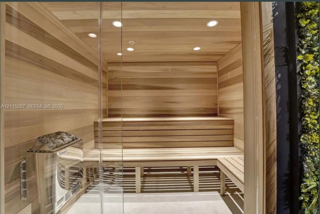 5225 Collins Ave , Unit 511, Miami Beach, FL 33140 Photo