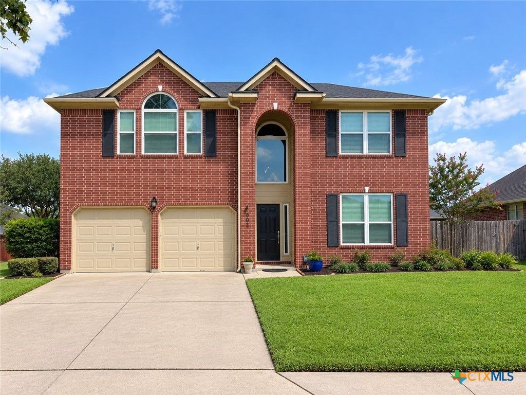 304 Village Green , Victoria, TX 77904 Main Photo