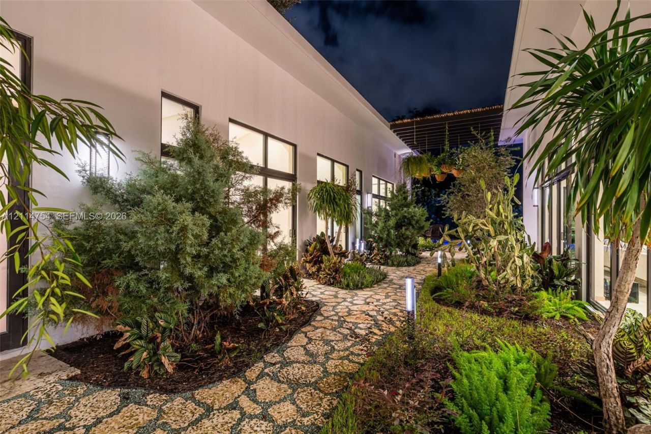 6731 SW 64th Ave , South Miami, FL 33143 Photo