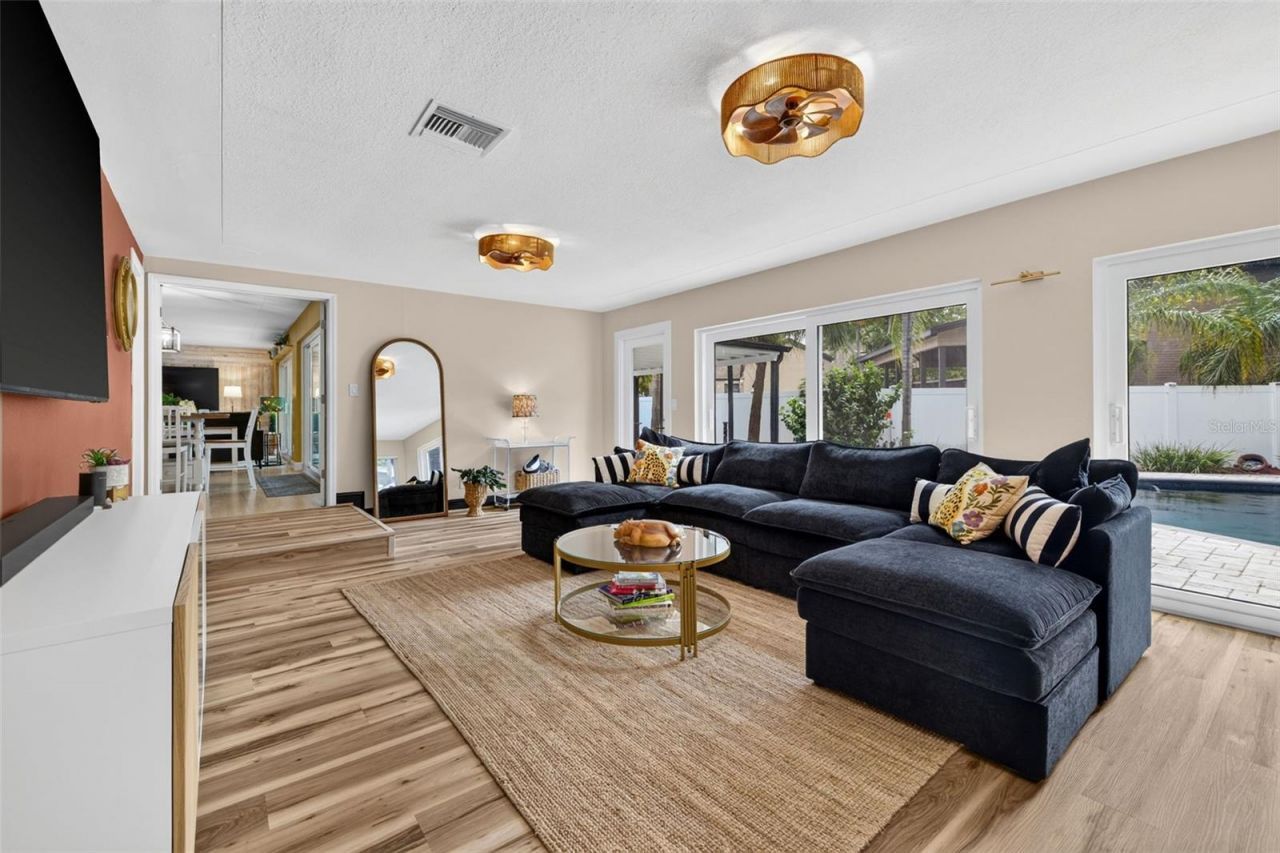 628 64th Street N, Saint Petersburg, FL 33710 Photo