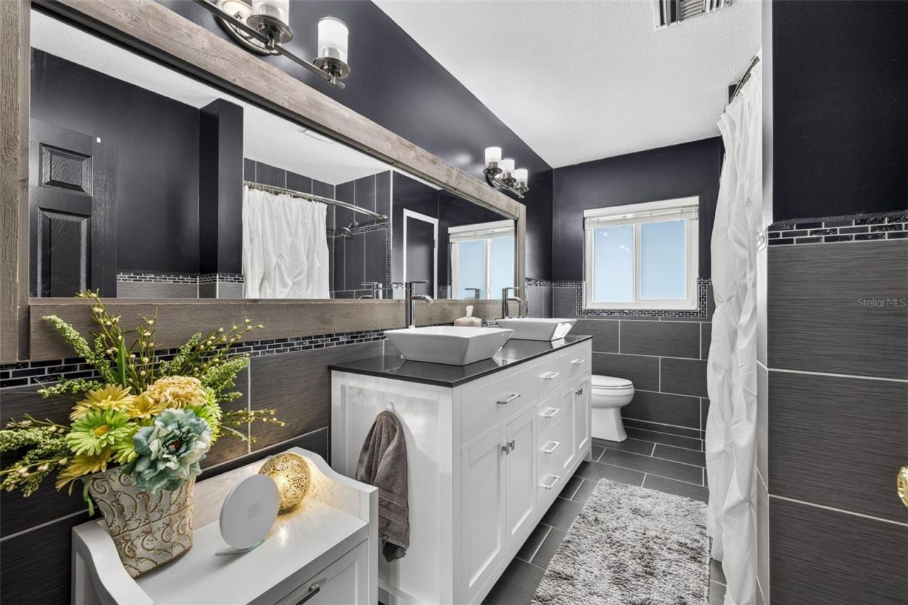 628 64th Street N, Saint Petersburg, FL 33710 Photo