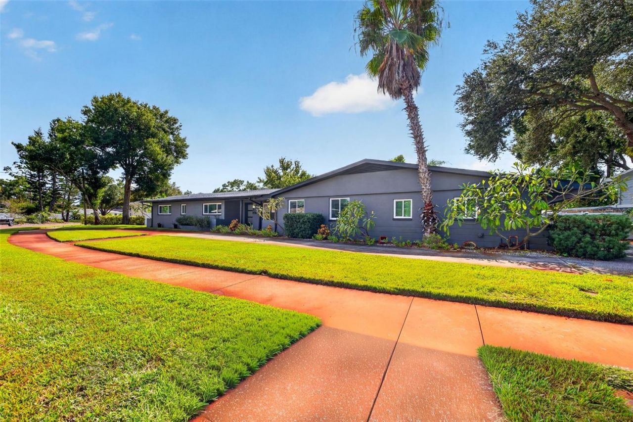 628 64th Street N, Saint Petersburg, FL 33710 Photo