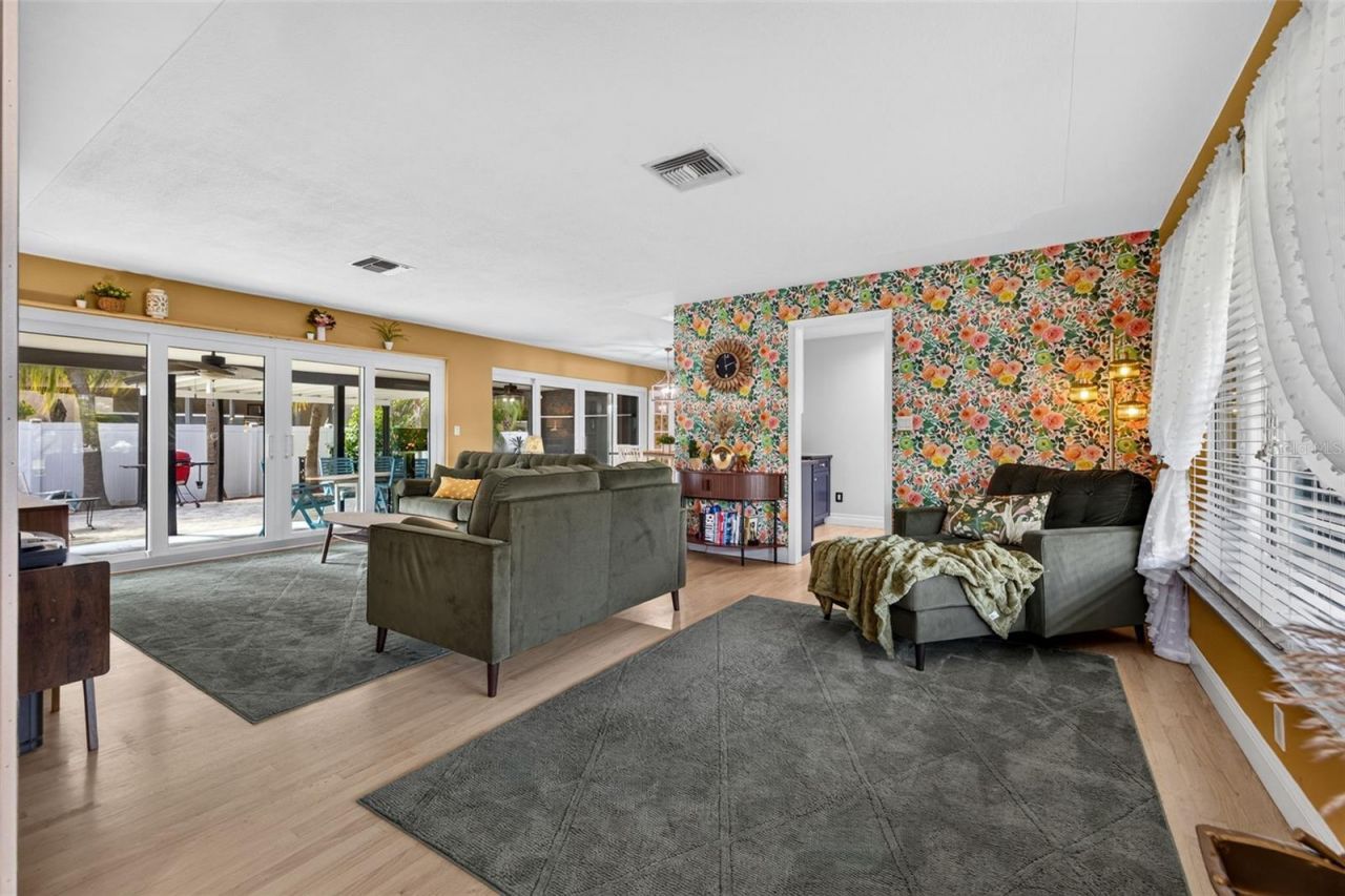628 64th Street N, Saint Petersburg, FL 33710 Photo