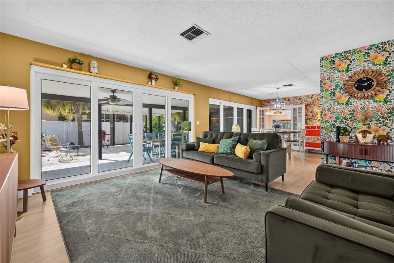 628 64th Street N, Saint Petersburg, FL 33710 Photo