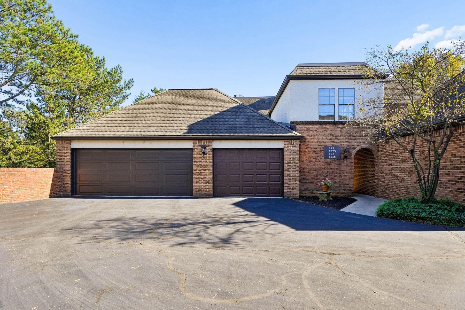 1221 Fountaine Drive, Columbus, OH 43221 Main Photo