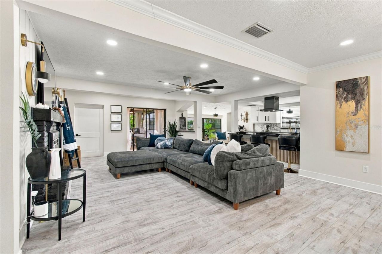 7913 Flowerfield Drive, Tampa, FL 33615 Photo