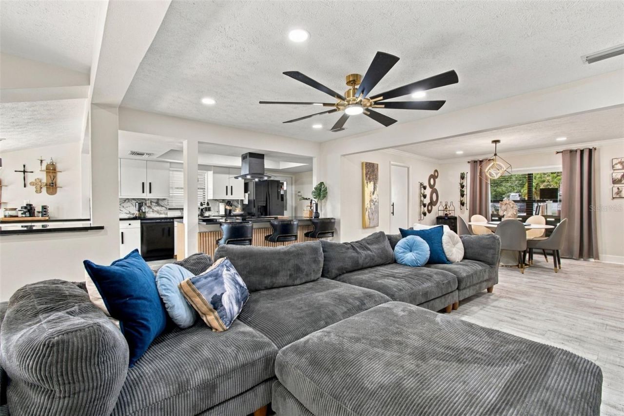 7913 Flowerfield Drive, Tampa, FL 33615 Photo