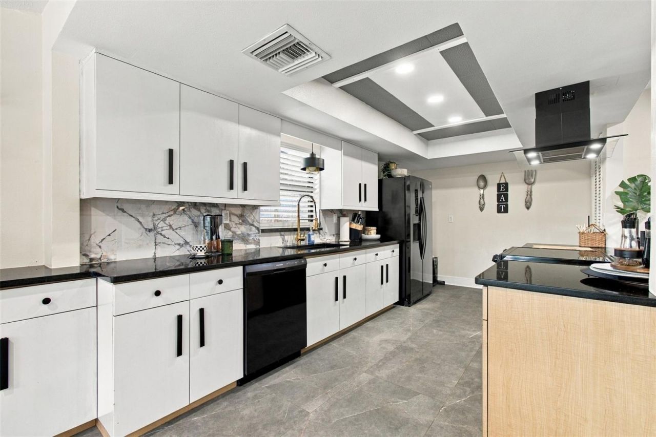 7913 Flowerfield Drive, Tampa, FL 33615 Photo