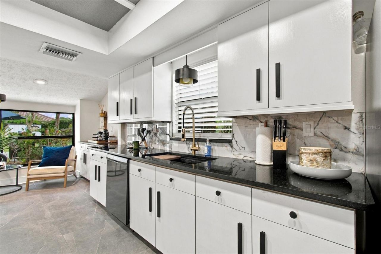7913 Flowerfield Drive, Tampa, FL 33615 Photo