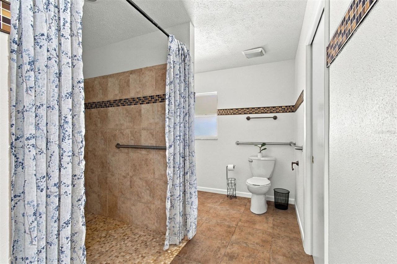 7913 Flowerfield Drive, Tampa, FL 33615 Photo