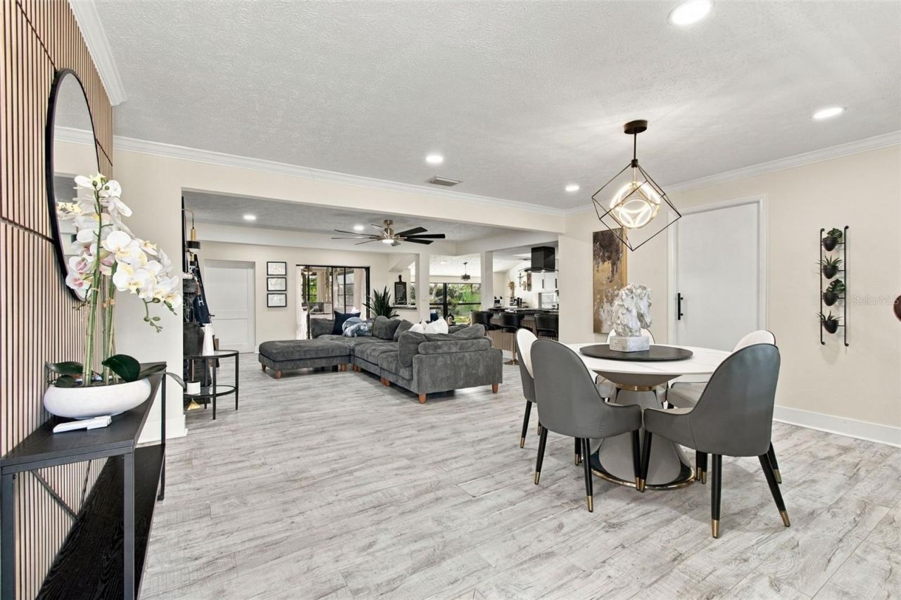 7913 Flowerfield Drive, Tampa, FL 33615 Photo