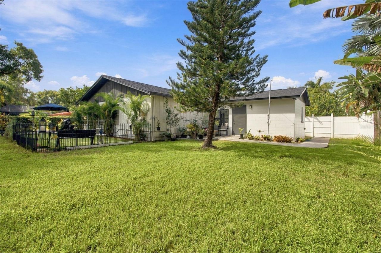 7913 Flowerfield Drive, Tampa, FL 33615 Photo