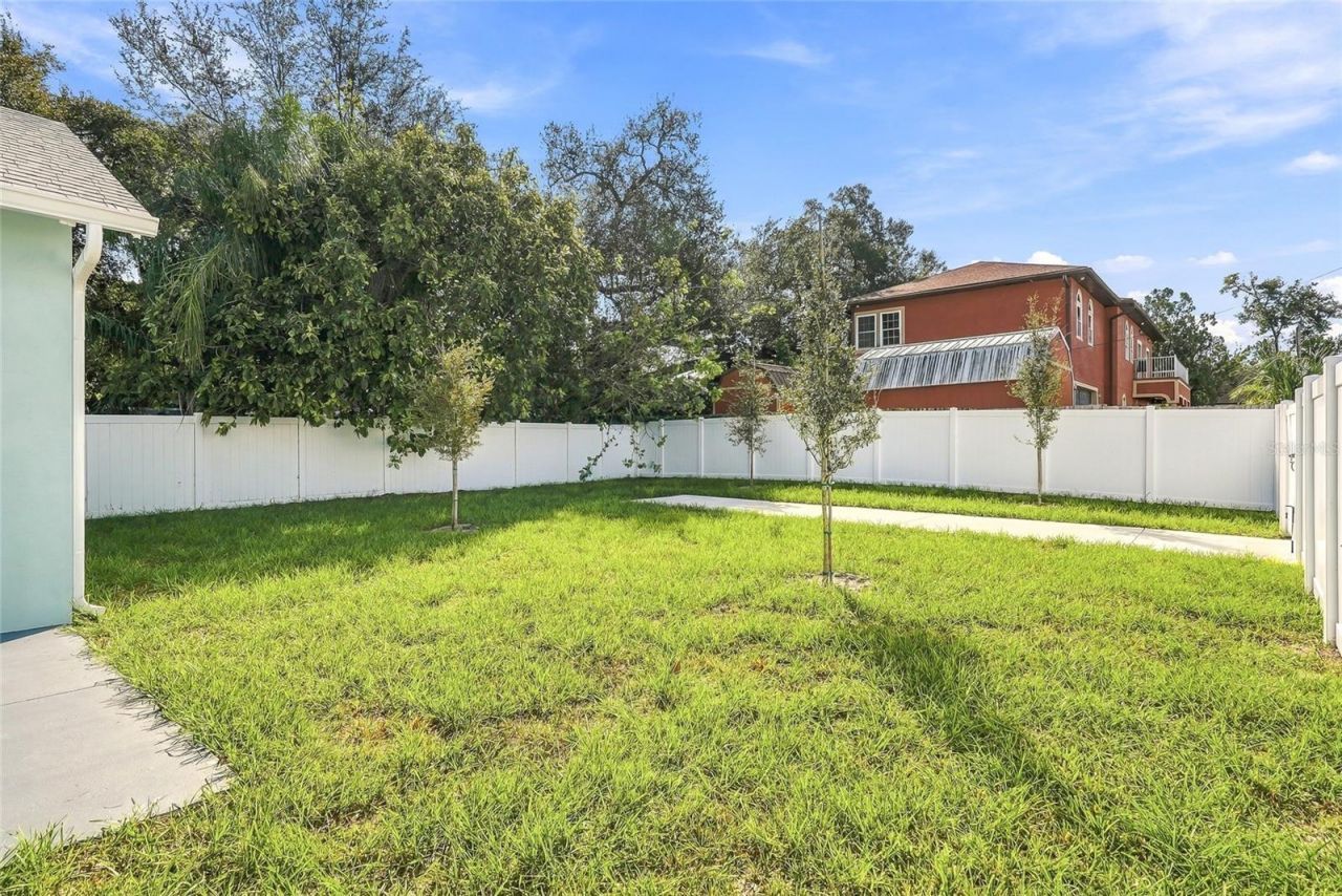 801 E Giddens Avenue , Tampa, FL 33603 Photo
