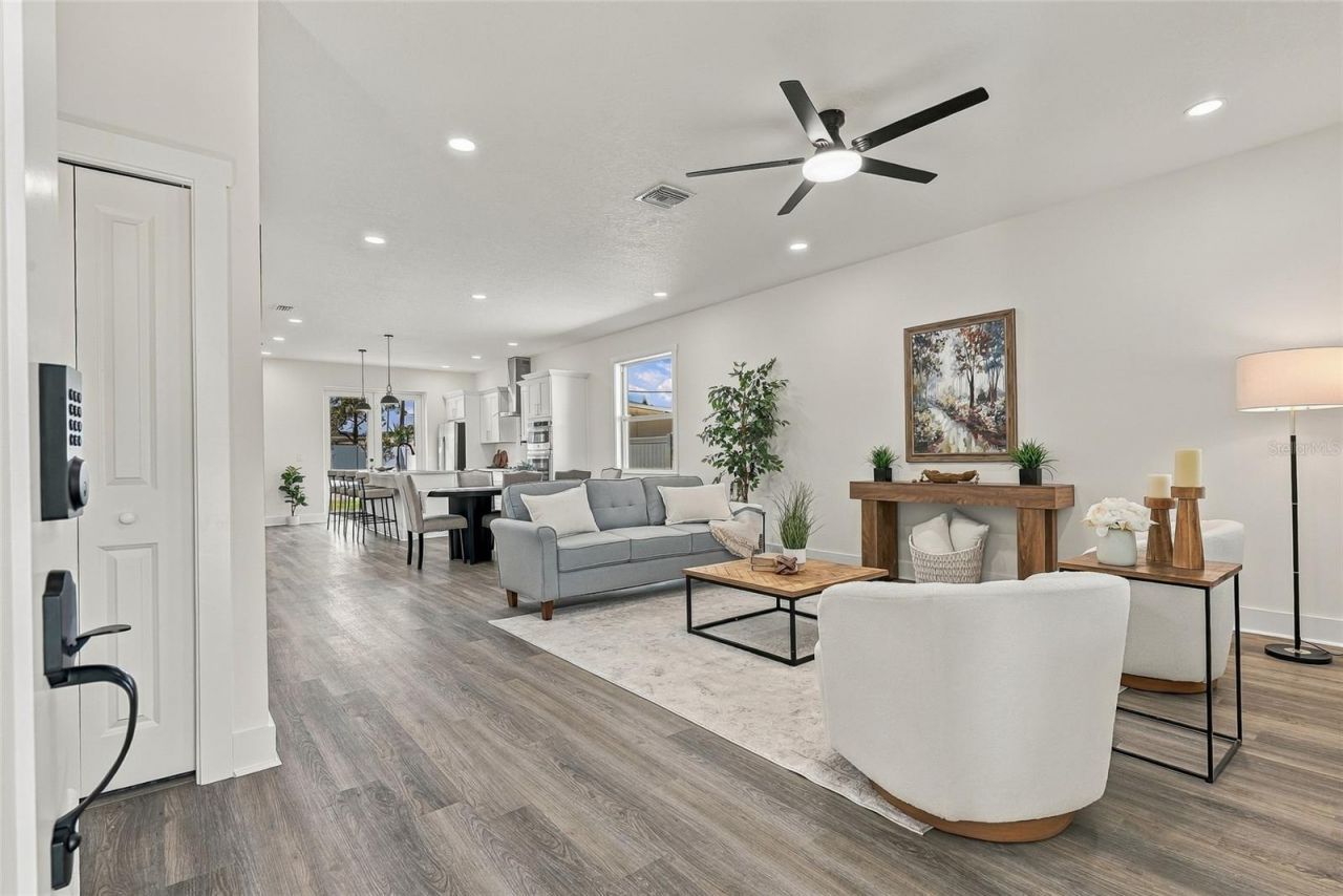 801 E Giddens Avenue , Tampa, FL 33603 Photo
