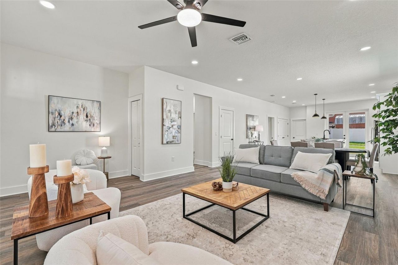 801 E Giddens Avenue , Tampa, FL 33603 Photo