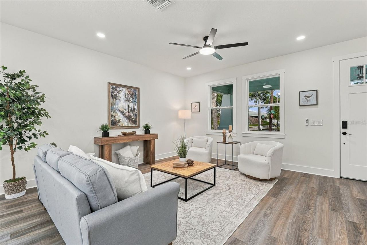 801 E Giddens Avenue , Tampa, FL 33603 Photo