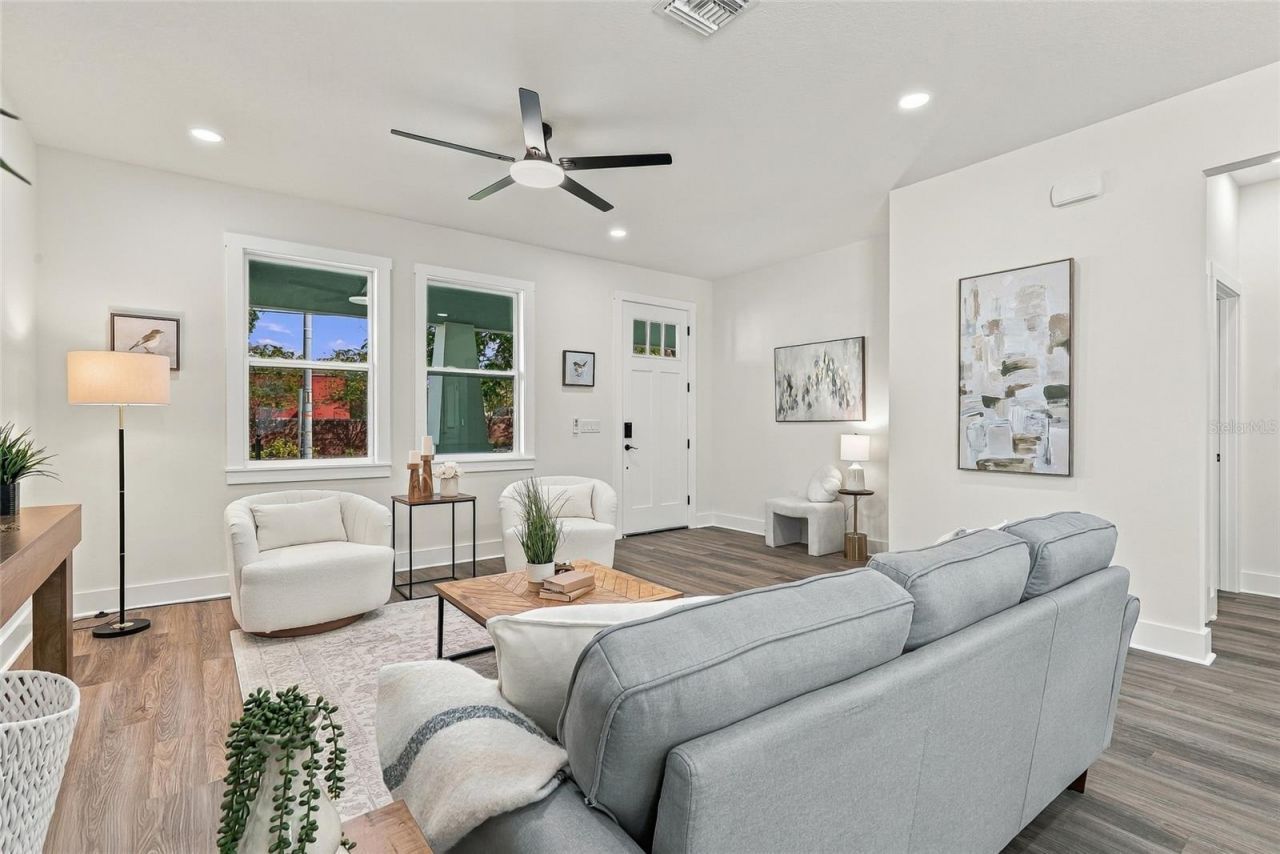 801 E Giddens Avenue , Tampa, FL 33603 Photo