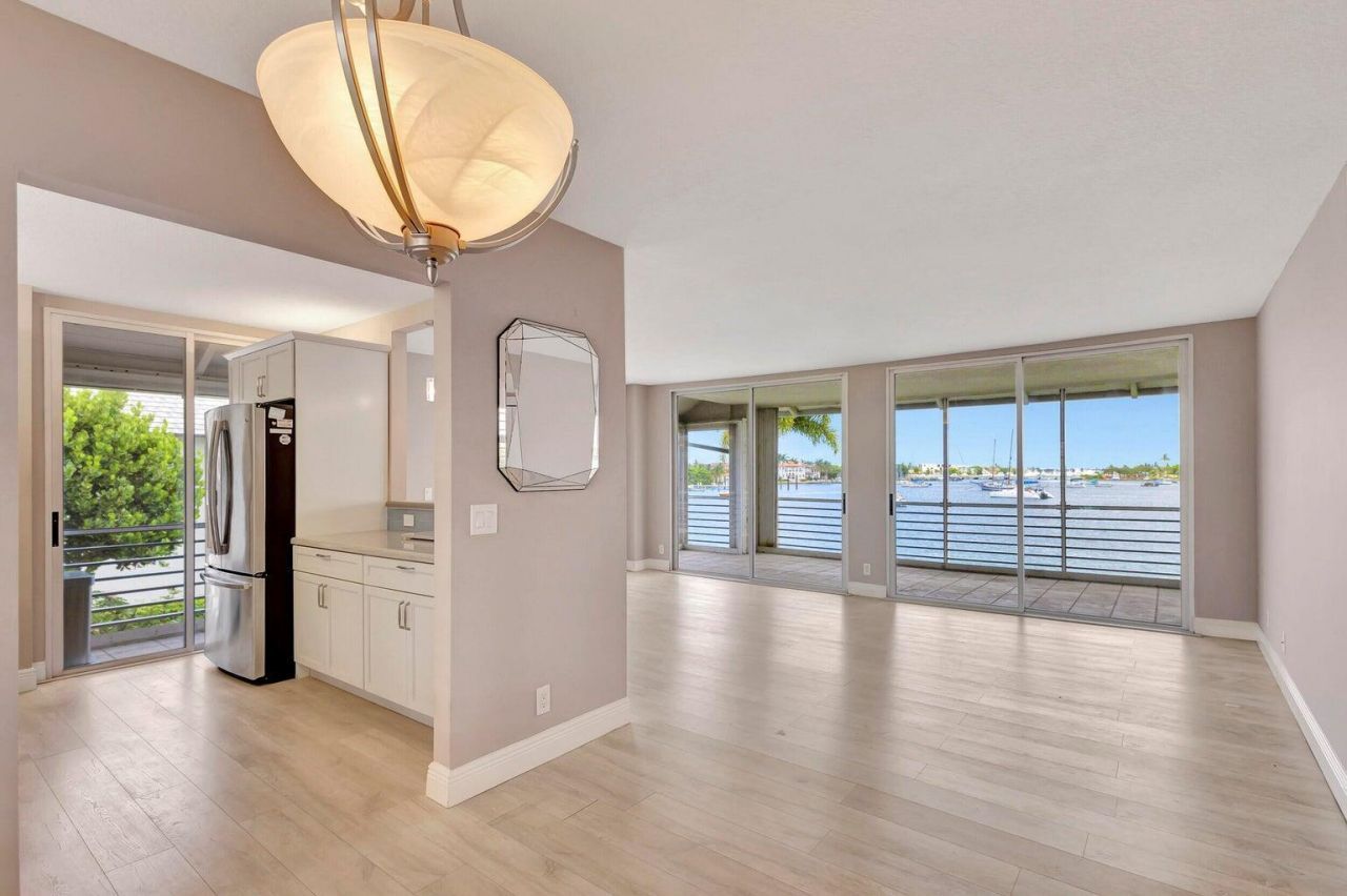1071 Sugar Sands Boulevard, Unit 7, Singer Island, FL 33404 Photo