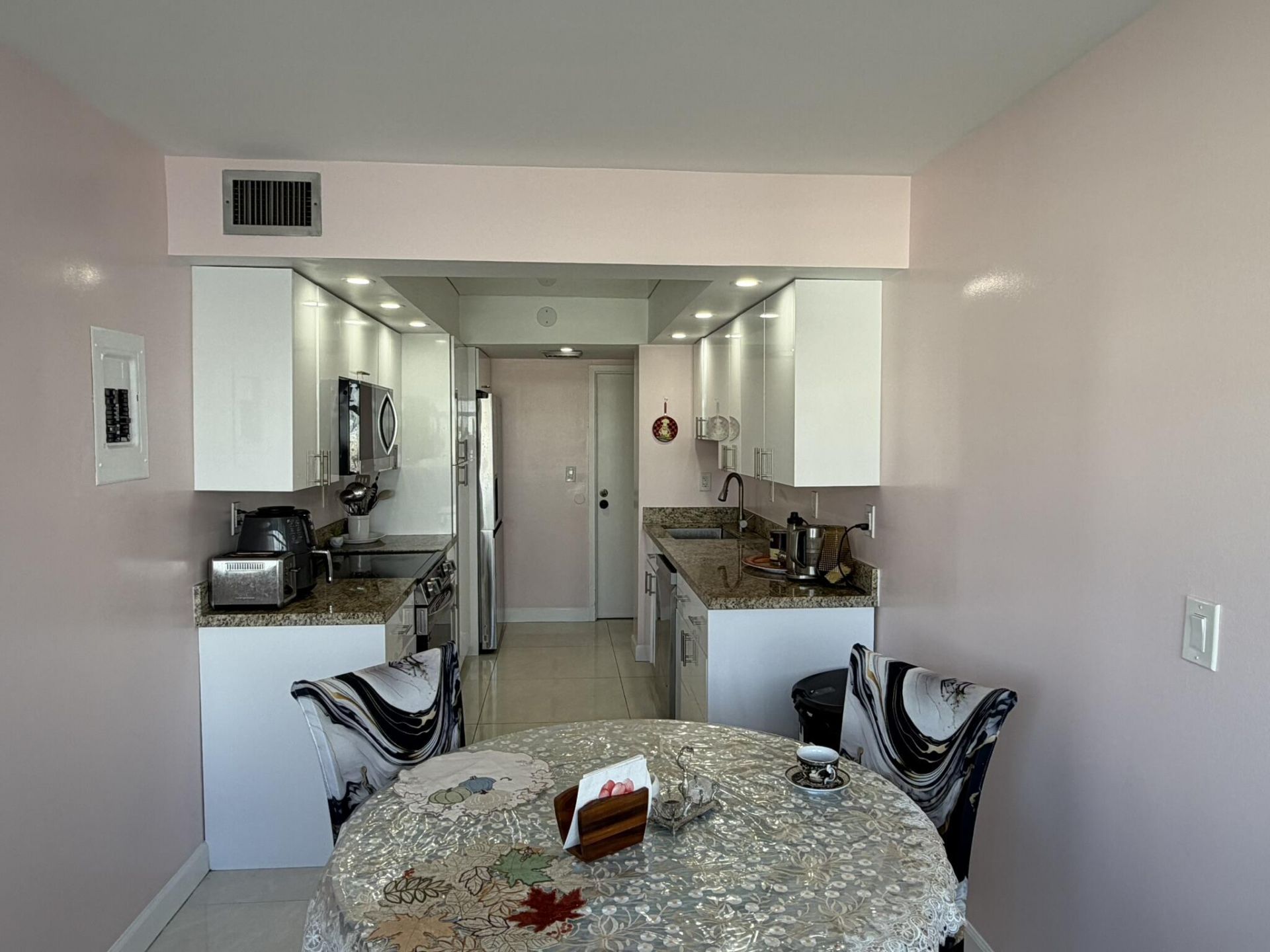 100 Golden Isles Drive, Unit 810, Hallandale Beach, FL 33009 Photo