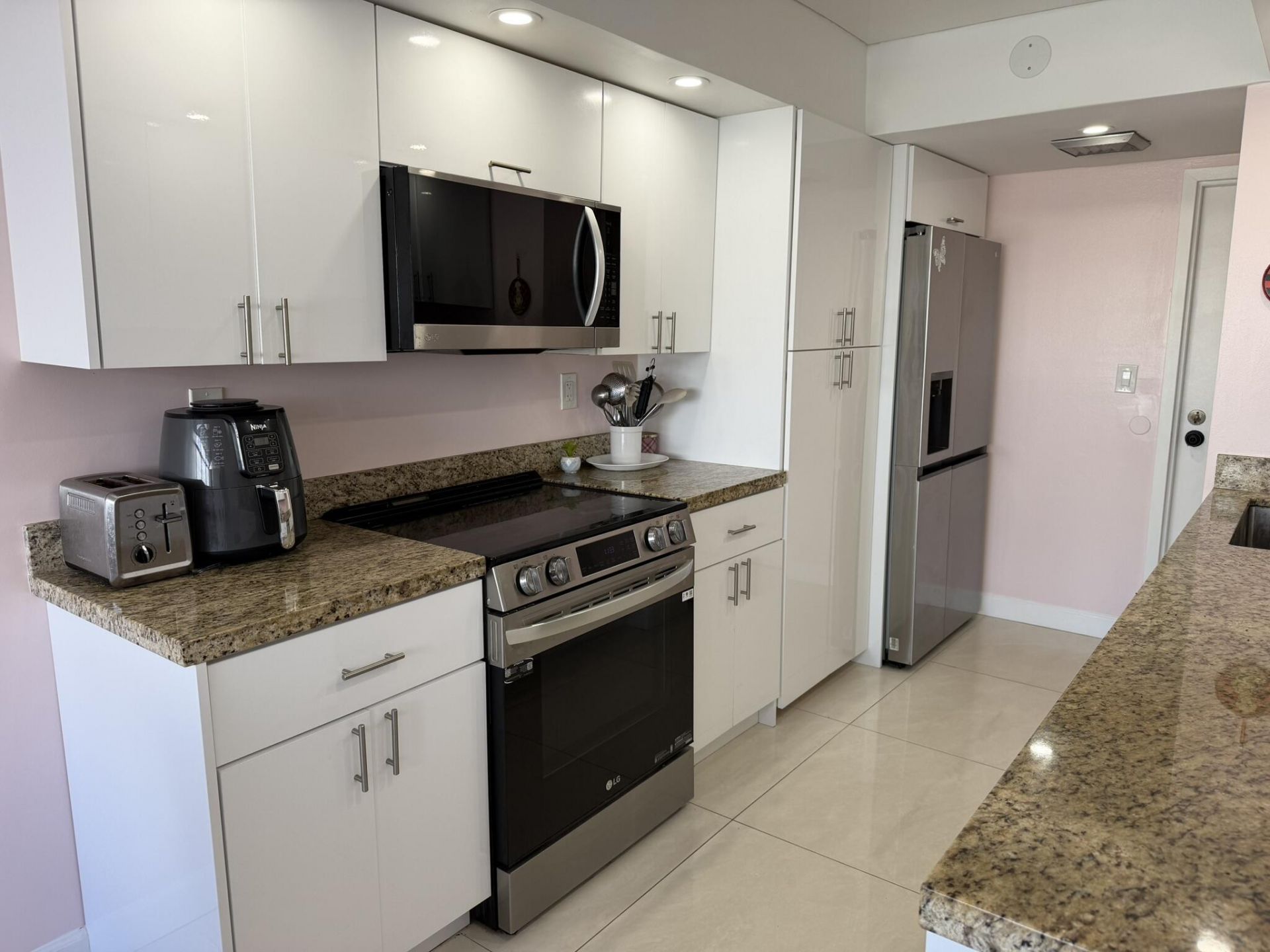 100 Golden Isles Drive, Unit 810, Hallandale Beach, FL 33009 Photo