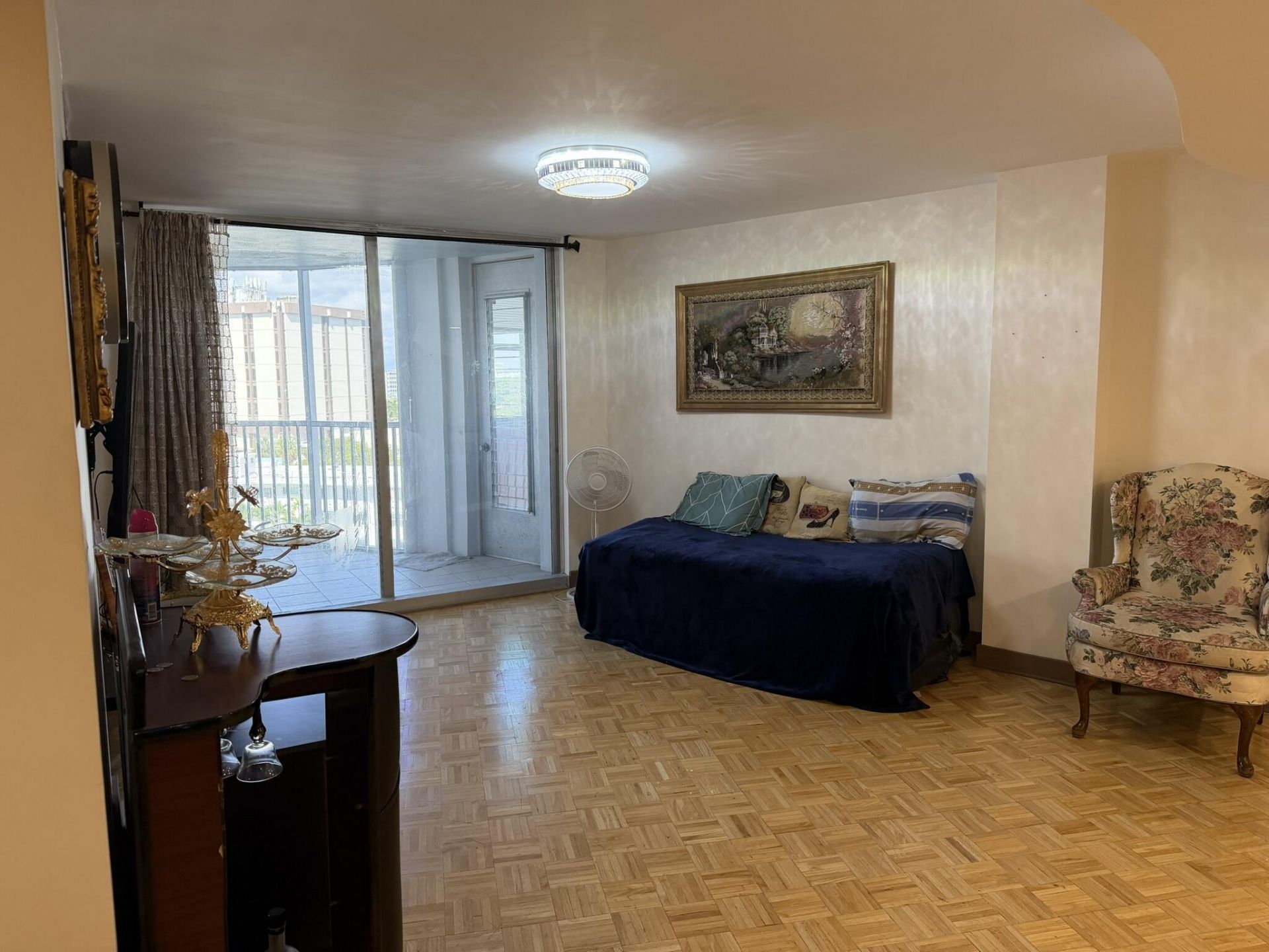 100 Golden Isles Drive, Unit 810, Hallandale Beach, FL 33009 Photo