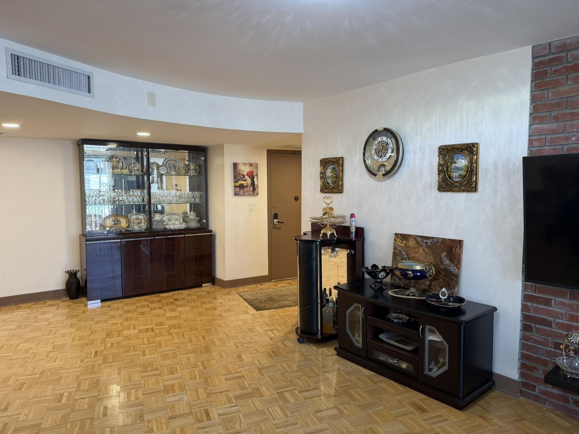 100 Golden Isles Drive, Unit 810, Hallandale Beach, FL 33009 Photo