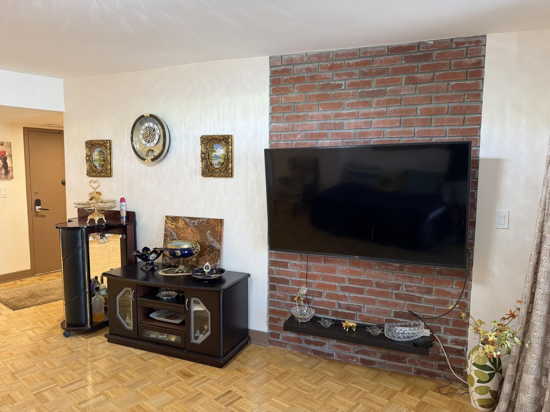 100 Golden Isles Drive, Unit 810, Hallandale Beach, FL 33009 Photo