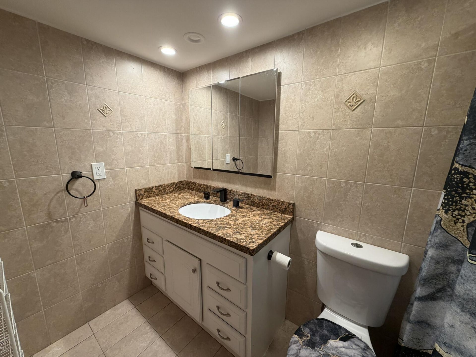 100 Golden Isles Drive, Unit 810, Hallandale Beach, FL 33009 Photo
