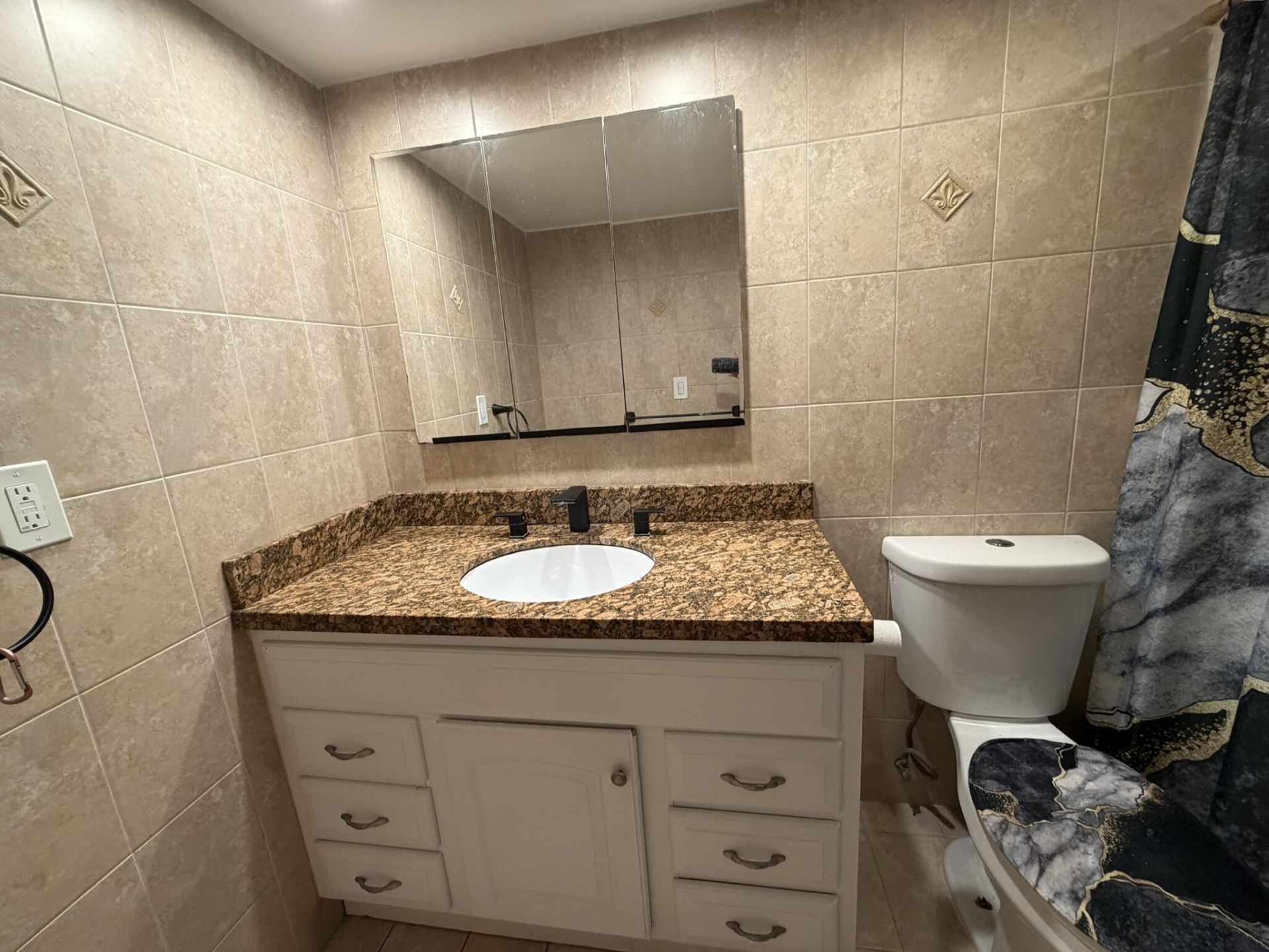 100 Golden Isles Drive, Unit 810, Hallandale Beach, FL 33009 Photo