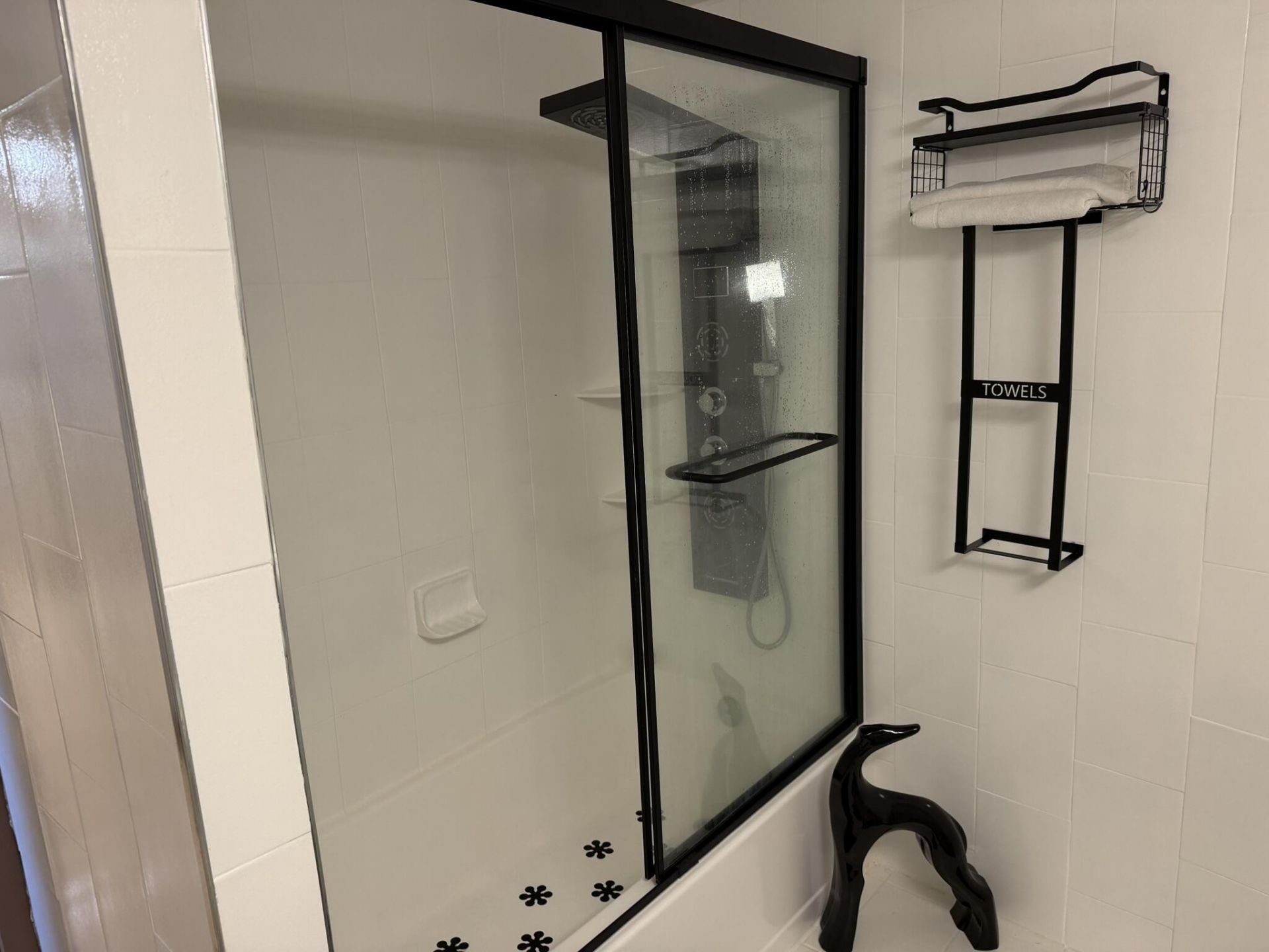 100 Golden Isles Drive, Unit 810, Hallandale Beach, FL 33009 Photo