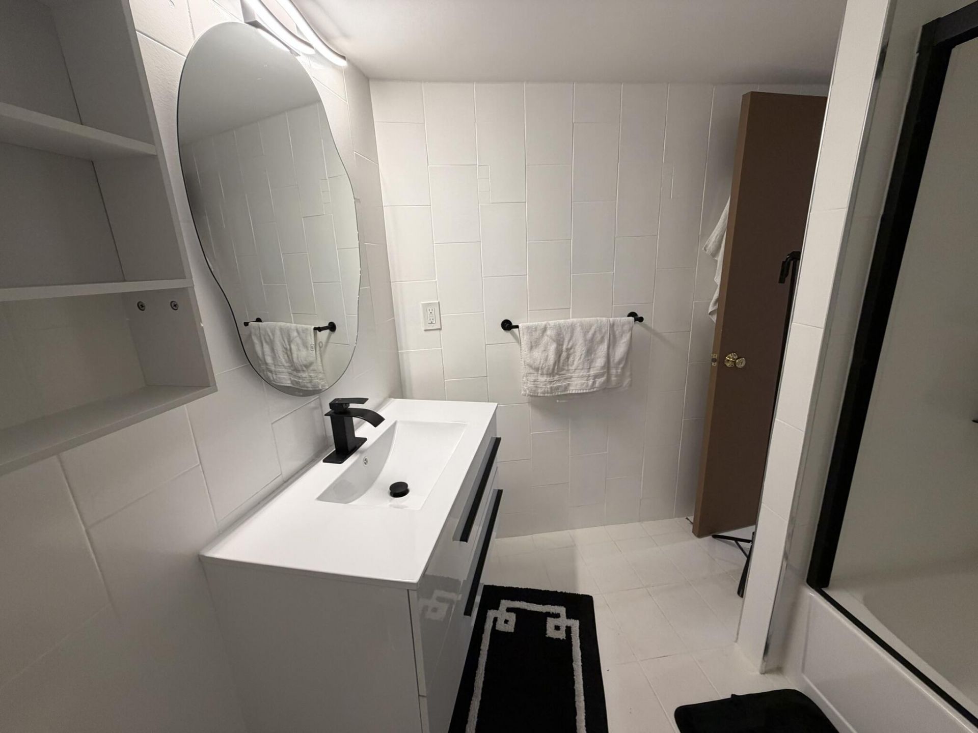 100 Golden Isles Drive, Unit 810, Hallandale Beach, FL 33009 Photo