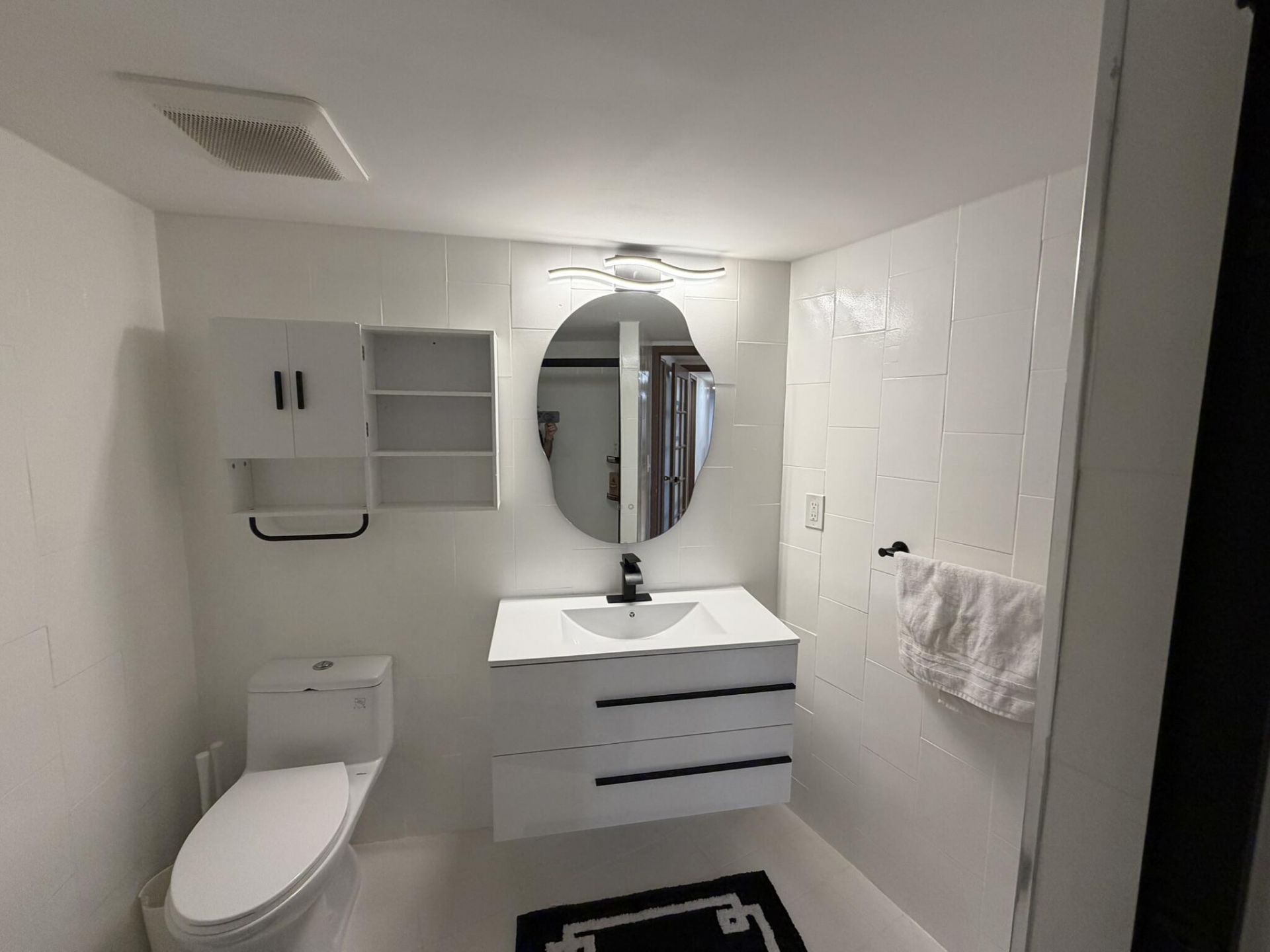 100 Golden Isles Drive, Unit 810, Hallandale Beach, FL 33009 Photo