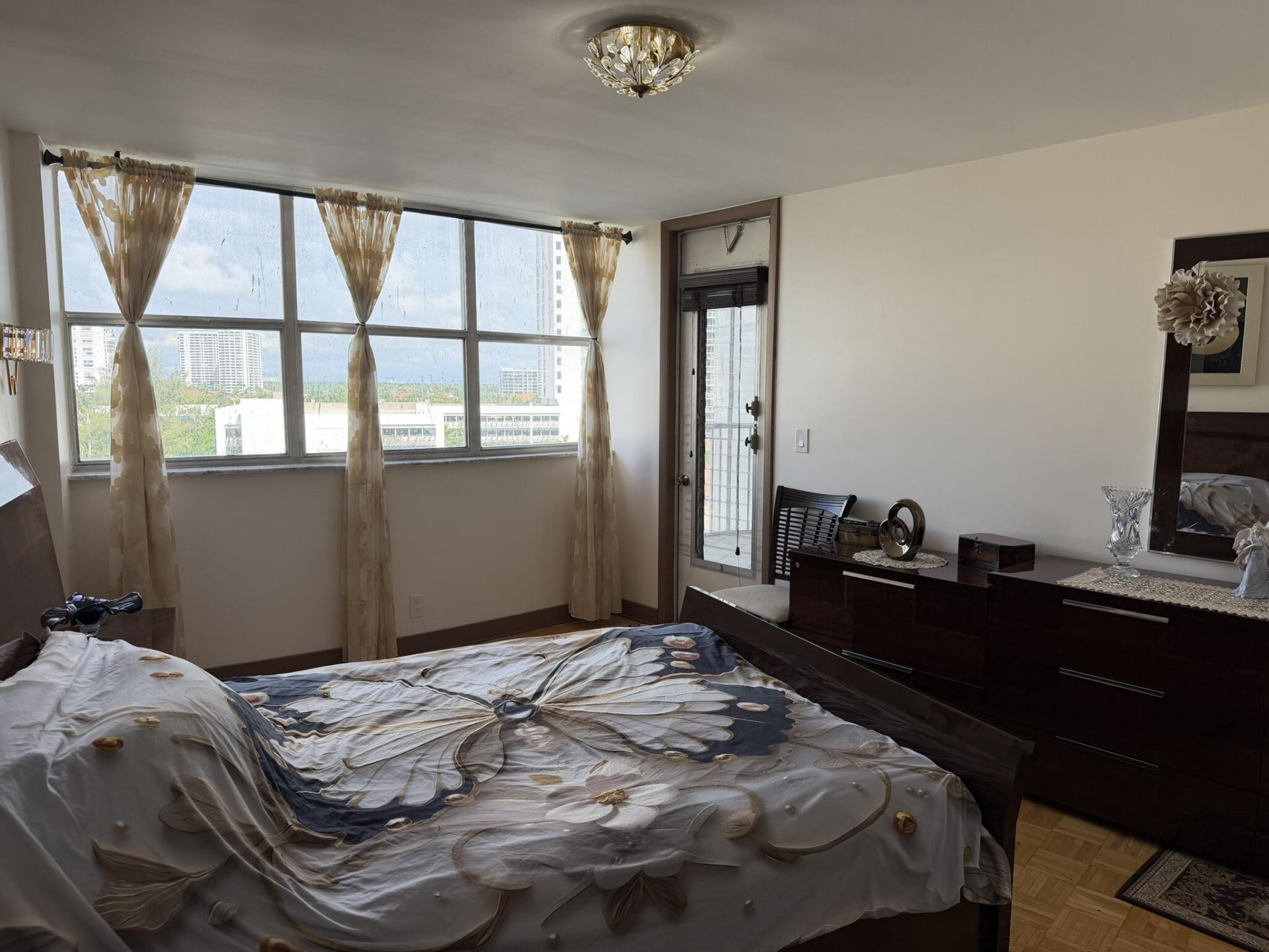 100 Golden Isles Drive, Unit 810, Hallandale Beach, FL 33009 Photo