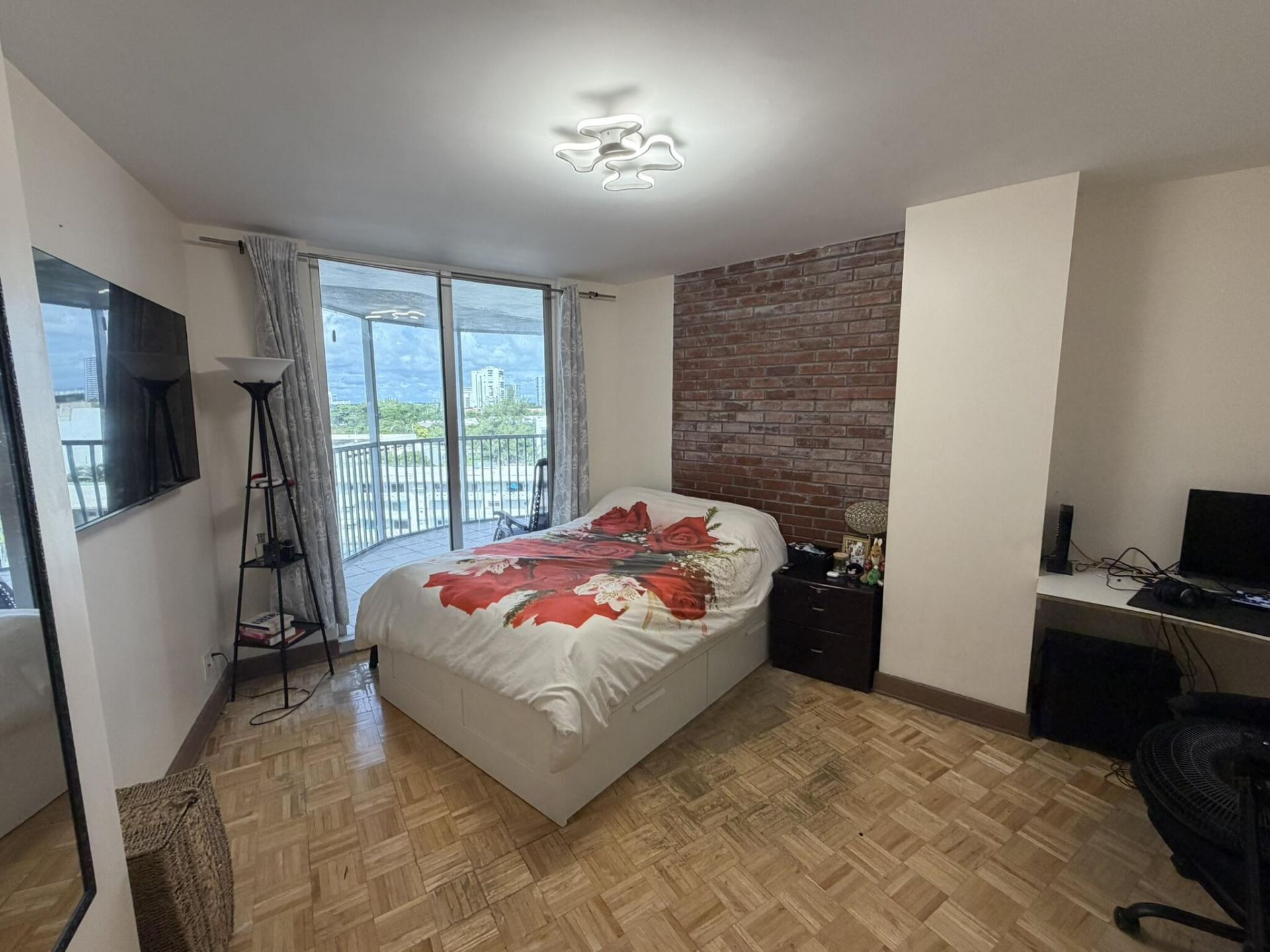 100 Golden Isles Drive, Unit 810, Hallandale Beach, FL 33009 Photo